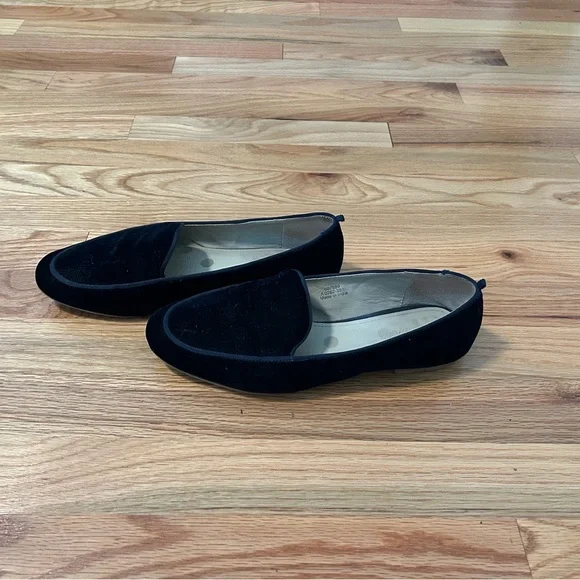 Boden Women’s Imogen Navy Velvet Loafers - Picture 8 of 10